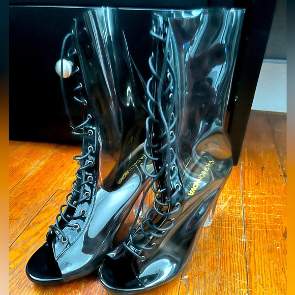 Women's Boots - Picture 2 of 2